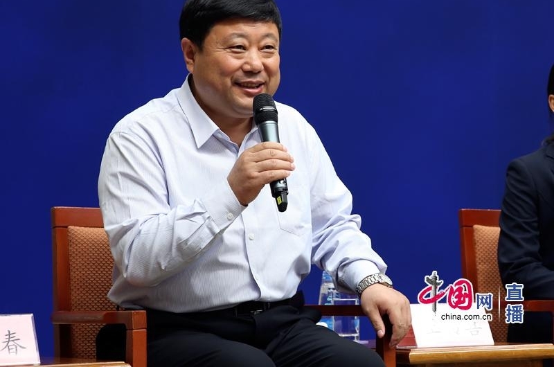 新闻办就艰苦奋斗创造幸福生活等内容举行基层干部记者见面会