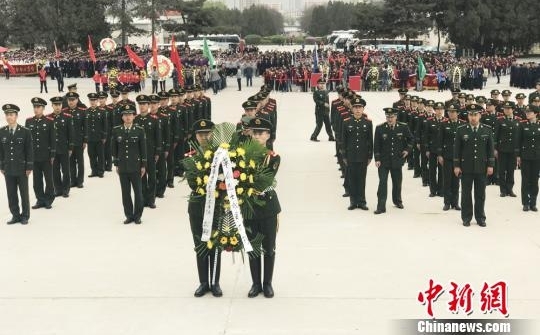 �����侯�ٱ�����ʱ�ڼ�Ӣ��������