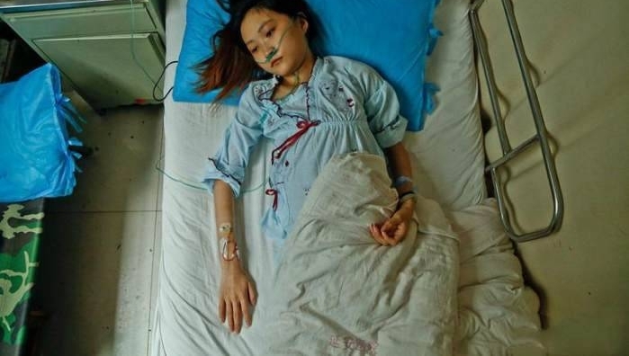 19岁重病女孩被父母双双抛弃, 父母到底是怎么想的?