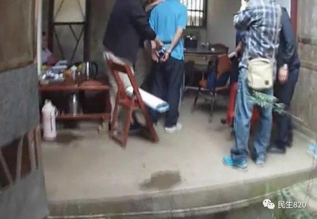愤怒!落葬不久的骨灰坛不见了,这人专挖先人骨灰