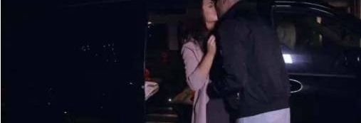 8个一模一样的男人与1个女人朝夕相处,英国相亲节目更刺激