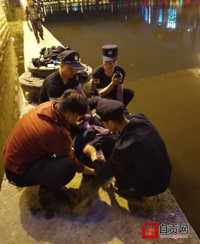 一中年女子在自贡十字口大桥上跳河