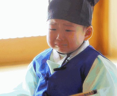保姆带孩子累得上气不接下气?妈妈一查监控惊呆了