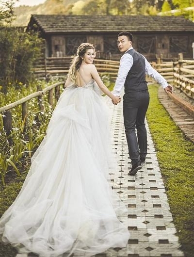 英国姑娘葛燕希爱上成都,还爱上一位成都小伙