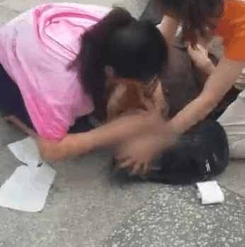 �����ε�·��, ·����Ů�������˹���������