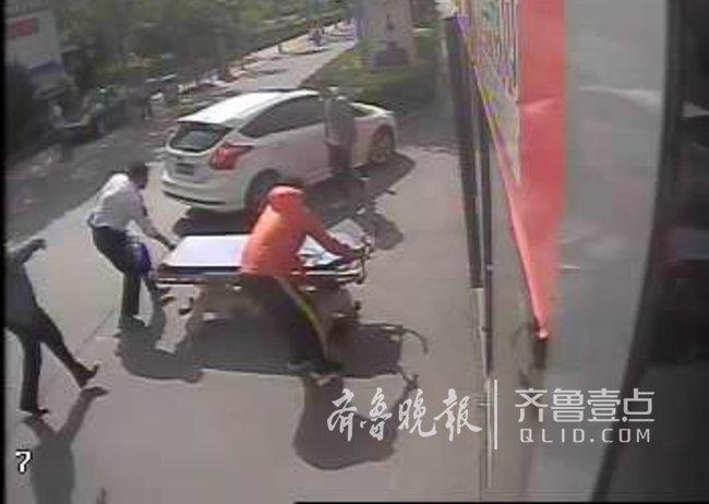 乘客突犯心脏病,济南公交变身救护车直奔医院