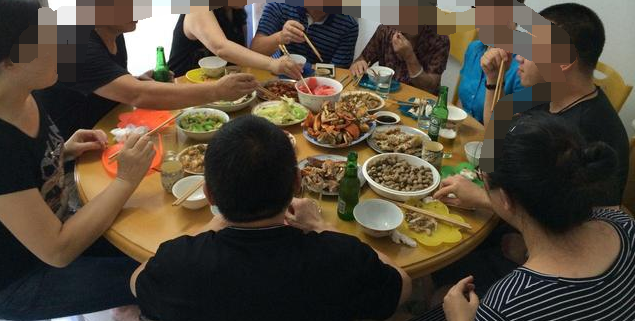沉迷赌博输掉十二万,逼妻子离婚,她说一句话,从此戒赌