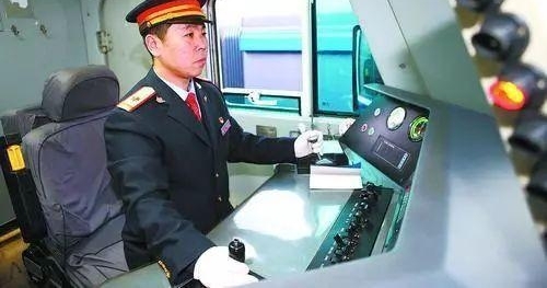 ��ʱ������·���������ڷ壺��ʻʷʫ���Ļ��� д����ʱ���Ĵ���