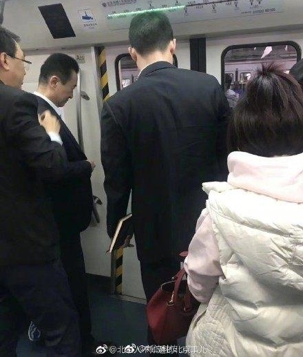 ��������ҹ��������ż����΢�̽�ը�ˣ����ѣ����׸���ͬ������