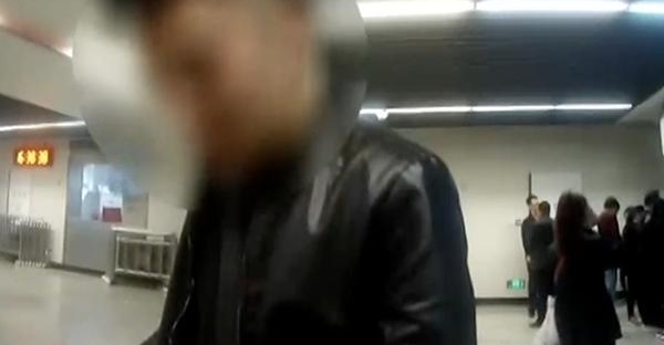 逃犯分饰3角潜逃4年 连交往2年的女友都不知其名