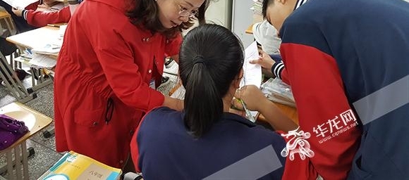 �����Ů��ʦ�ᡰ�Լ�������һ���Լ��ı�������
