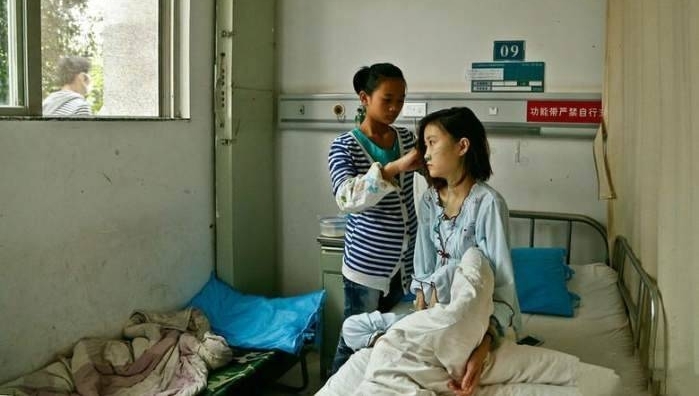 19岁重病女孩被父母双双抛弃, 父母到底是怎么想的?