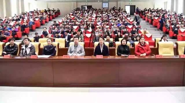 �������黳 չ�ɾ���ɡ����Ҿ���Ө������ֱ��������ʫ���������������ʿ����