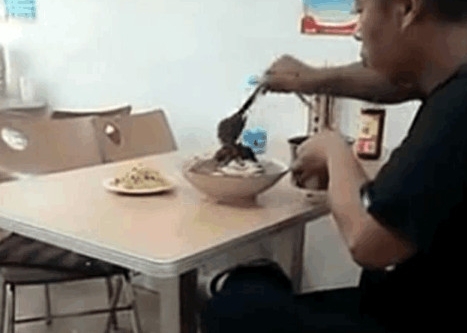 ����ֻ����10Ԫ������������ʱ���ϰ徹ȻҪ��ȡ30Ԫ