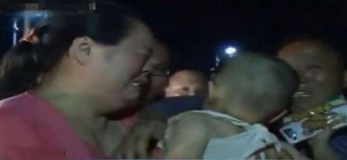 人贩子拐走3岁男童 嫌疑犯被抓捕后 现场差点失控