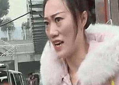 美女报考驾校学车,教练要求“谈恋爱”,网友:教练想睡我!