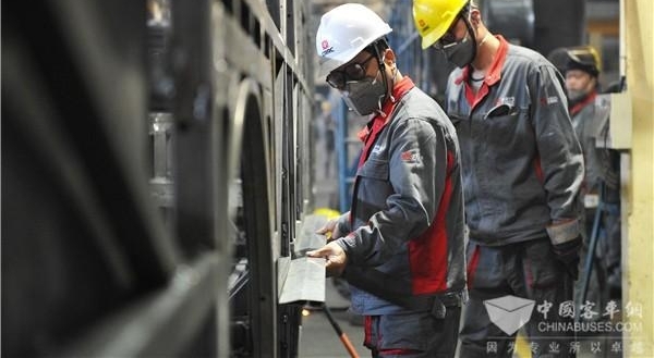 “钢铁裁缝”——中车电动杜忠元