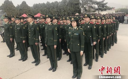 �����侯�ٱ�����ʱ�ڼ�Ӣ��������