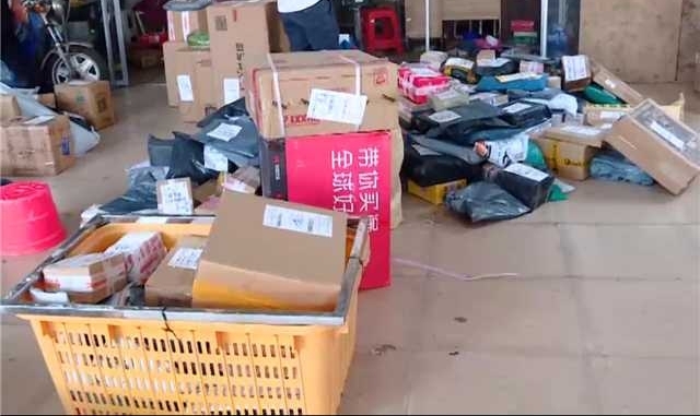 女子拒收破损快递 快递扬言:想找麻烦就给你麻烦