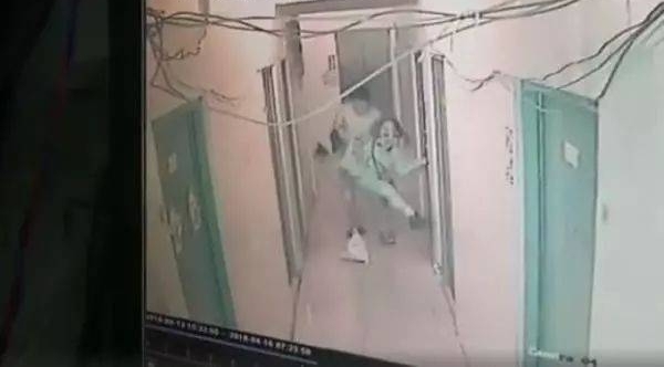 �ֲ�30�룡����Ⱥ�ⷿ�ߵ�ǿקŮ���ͣ������賿��ͨ��