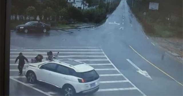 ĸ�����챻ײ�� �����䵱�������ƿ�ܡ�20����