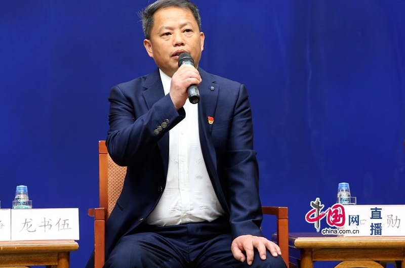 新闻办就艰苦奋斗创造幸福生活等内容举行基层干部记者见面会