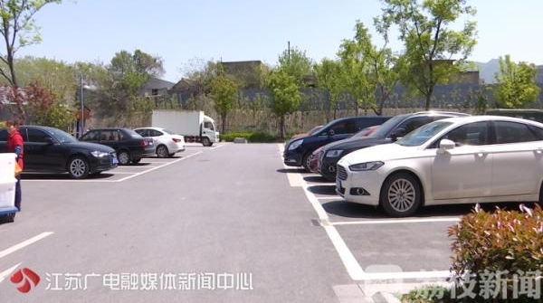共有车位收费标准单方定?“霸王条款”有待修正