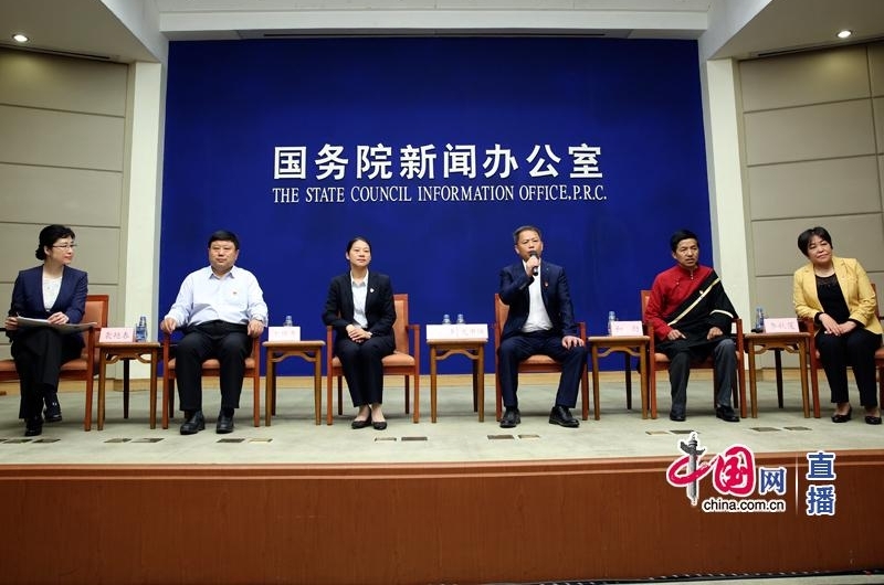 新闻办就艰苦奋斗创造幸福生活等内容举行基层干部记者见面会