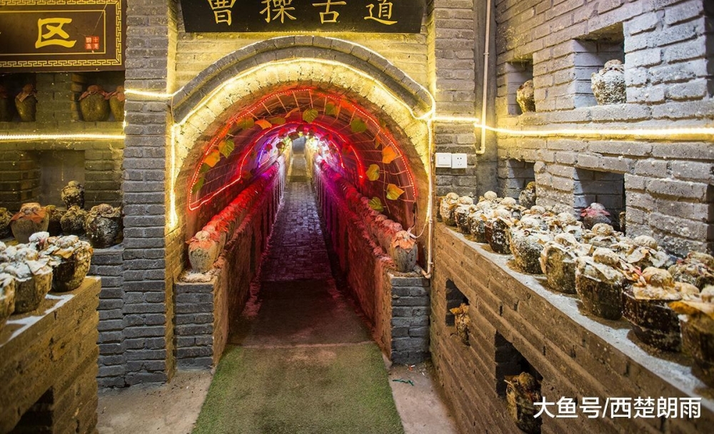 小伙子被许偷喝美酒月入8000 却称暗无天日不干了