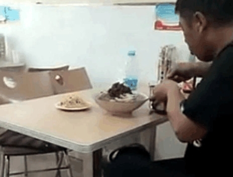 ����ֻ����10Ԫ������������ʱ���ϰ徹ȻҪ��ȡ30Ԫ