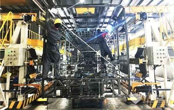 “钢铁裁缝”——中车电动杜忠元