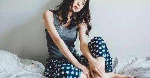 去城里看孙子, 我就抱了孙子一下, 媳妇就把我赶出家门