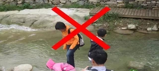 ���磡����3��С������ˮ������������������ˮ