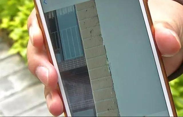 怒了!打桩机打到家门口 新装修住宅出现裂缝