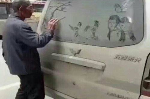 С�﷢����һ��ͷ���Լҳ����һ����߽�ϸ����ȴ�ж���������