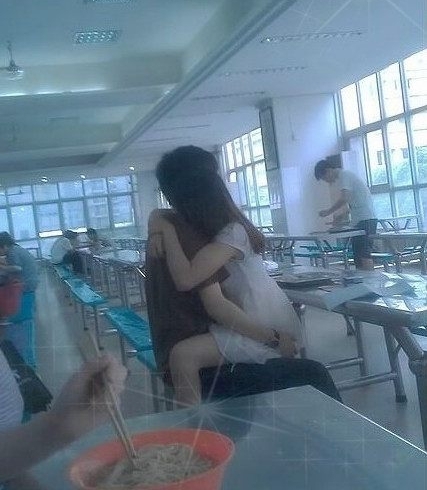 ��ѧ���ڹ������Ϲ������ܣ����ֲ��Ż�������Χͬѧ�е�����