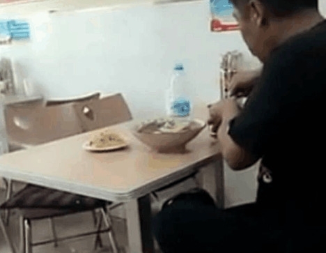 ����ֻ����10Ԫ������������ʱ���ϰ徹ȻҪ��ȡ30Ԫ