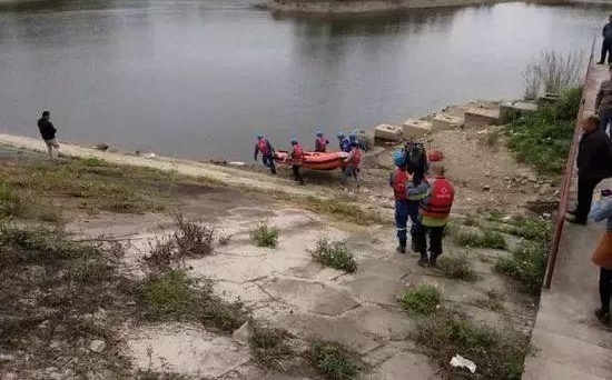 ���磡����3��С������ˮ������������������ˮ