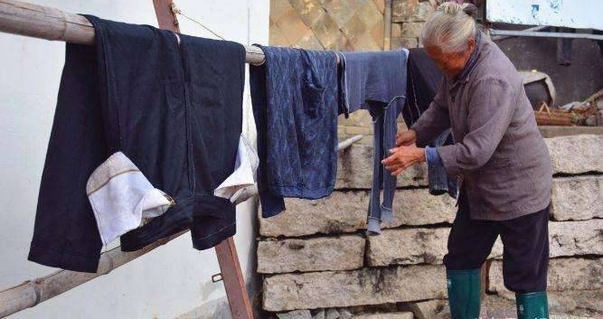 ����һ���¿�,ȥ������үȴ��ֹ����ȥɨĹ,��֪����޳�����