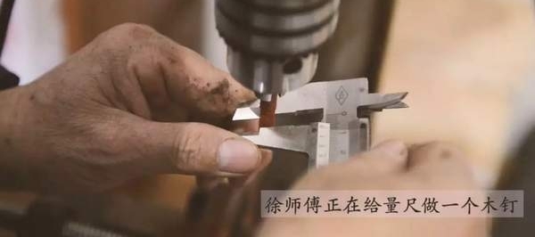 红墙边,白塔下,有一群共享快乐的老木匠