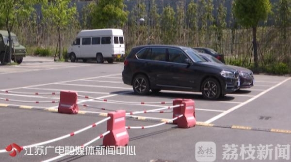 共有车位收费标准单方定?“霸王条款”有待修正