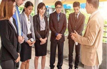 ��Ա���侮��ʯ�ּ�н ��˾��ת����һ��������