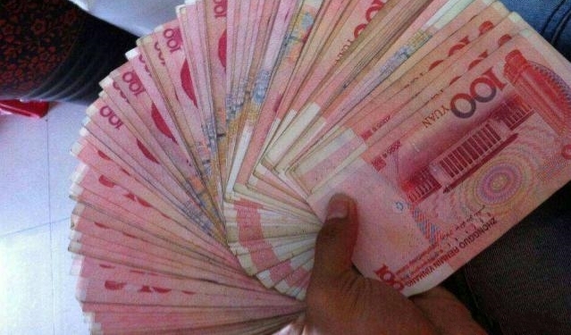 父母为给大儿子凑学费,将残疾小儿子送人,结果老二比老大有出息