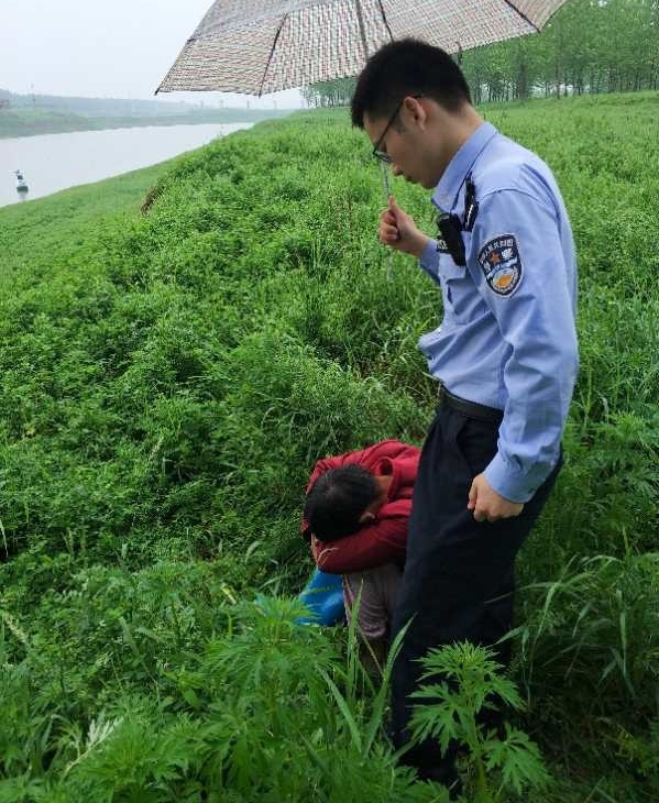 �����ŷ磺����ˮ�Ȼ�����Ů ���г�ɡ�غ�һСʱ