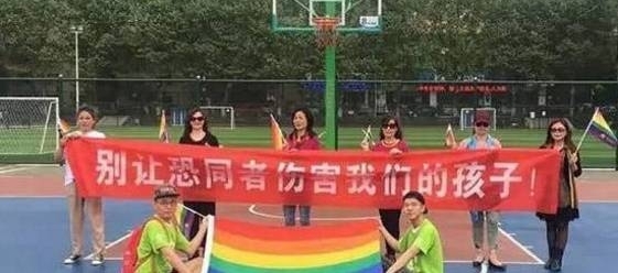 妈为儿子找小姐!只因儿子太娘,“弯”的让她看不下去,想变直!