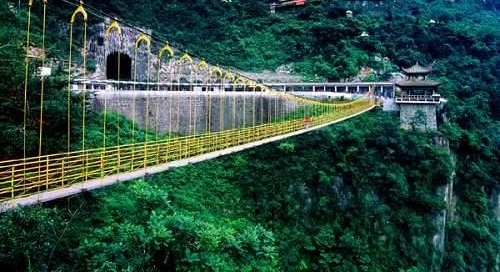 中国一铁路打破了蜀道难于上青天的神话,你知道是什么铁路吗?