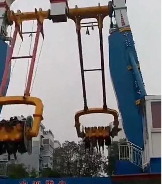 ������԰������ʩ��ȫ�������� 23��С�ﱻ˦��׹��