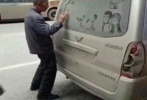 С�﷢����һ��ͷ���Լҳ����һ����߽�ϸ����ȴ�ж���������