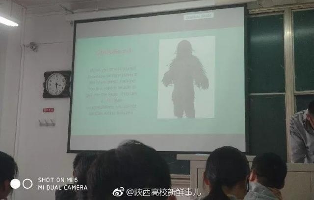 西安这所大学英语课老师教授吃鸡攻略 学生爆满还有人来蹭课