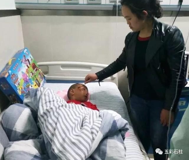 ̫���գ�������4����ͯ����ˮ����500���ף�ȫ����������ʱ�١���